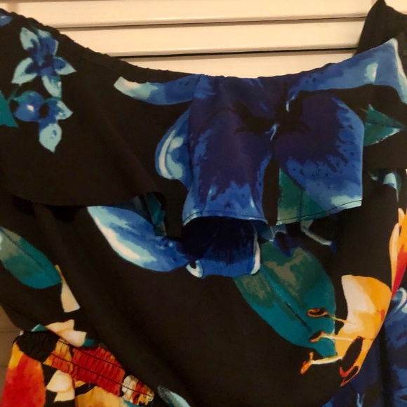 Strapless dress, Ruffles, Flowers, Pockets -love!! - Picture 6 of 6